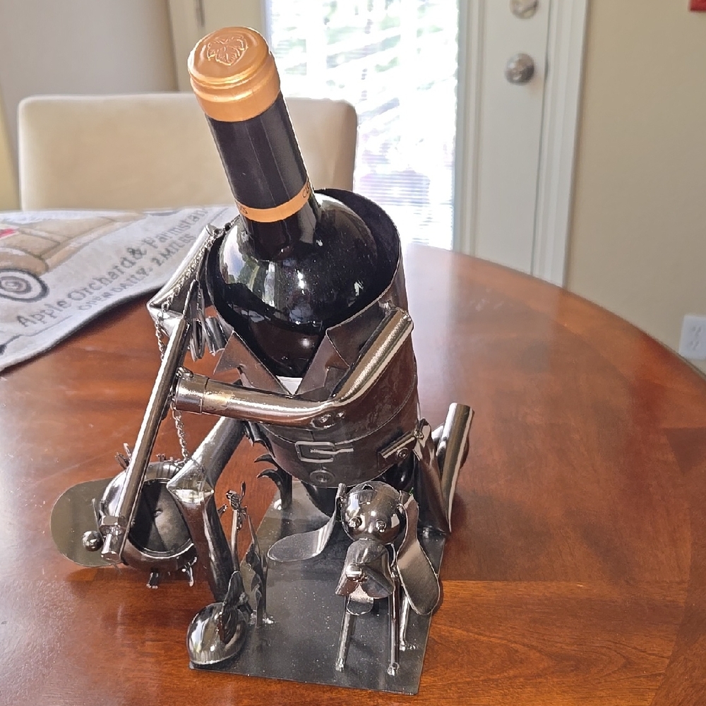Metal Wine Holder with Hunting Design